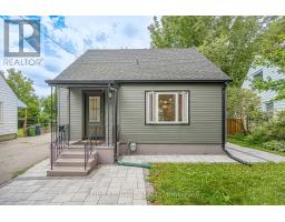 121 HEARST CIRCLE, Toronto, Ontario