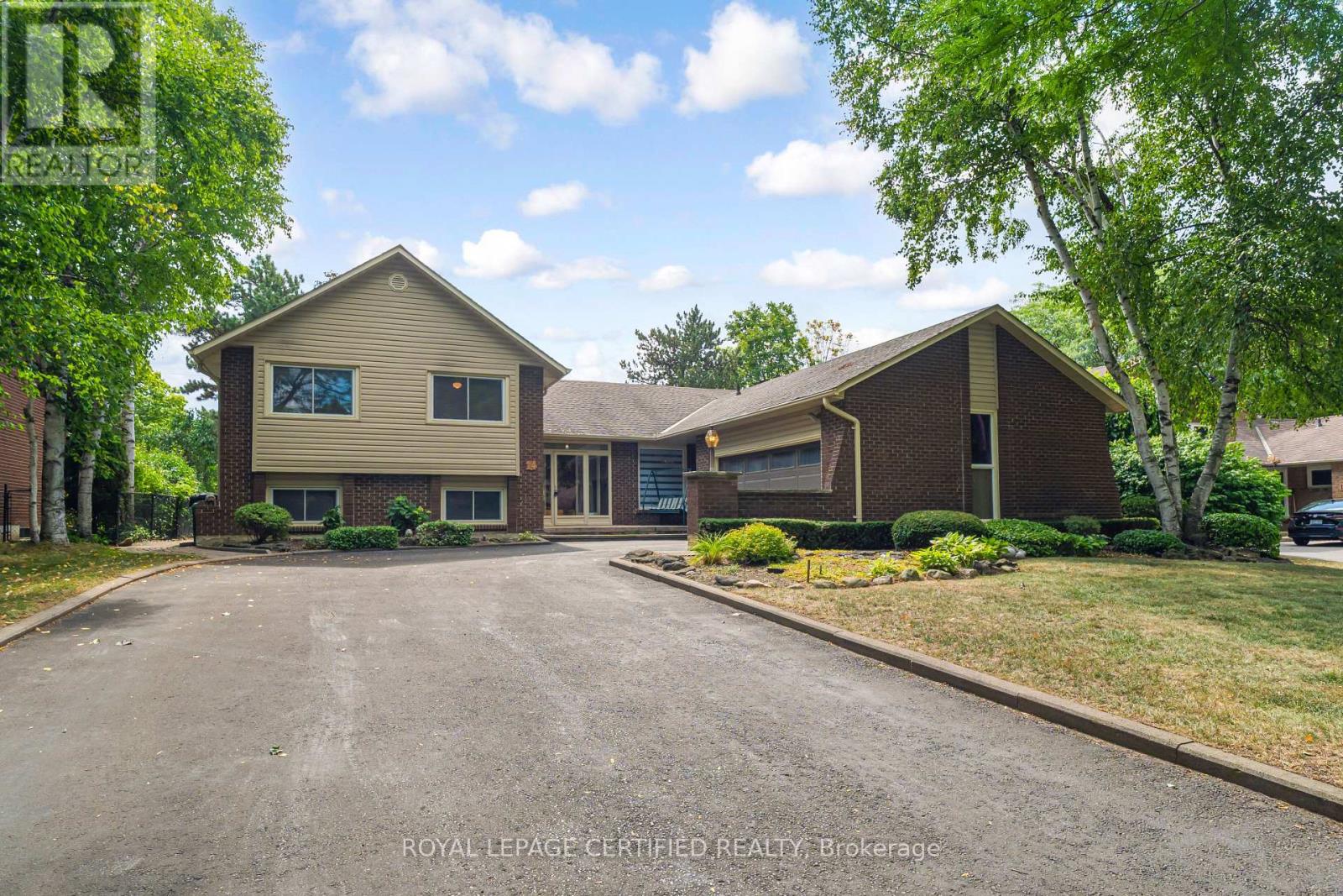 14 Broomfield Court, Brampton, Ontario  L6Z 1T5 - Photo 1 - W13698926