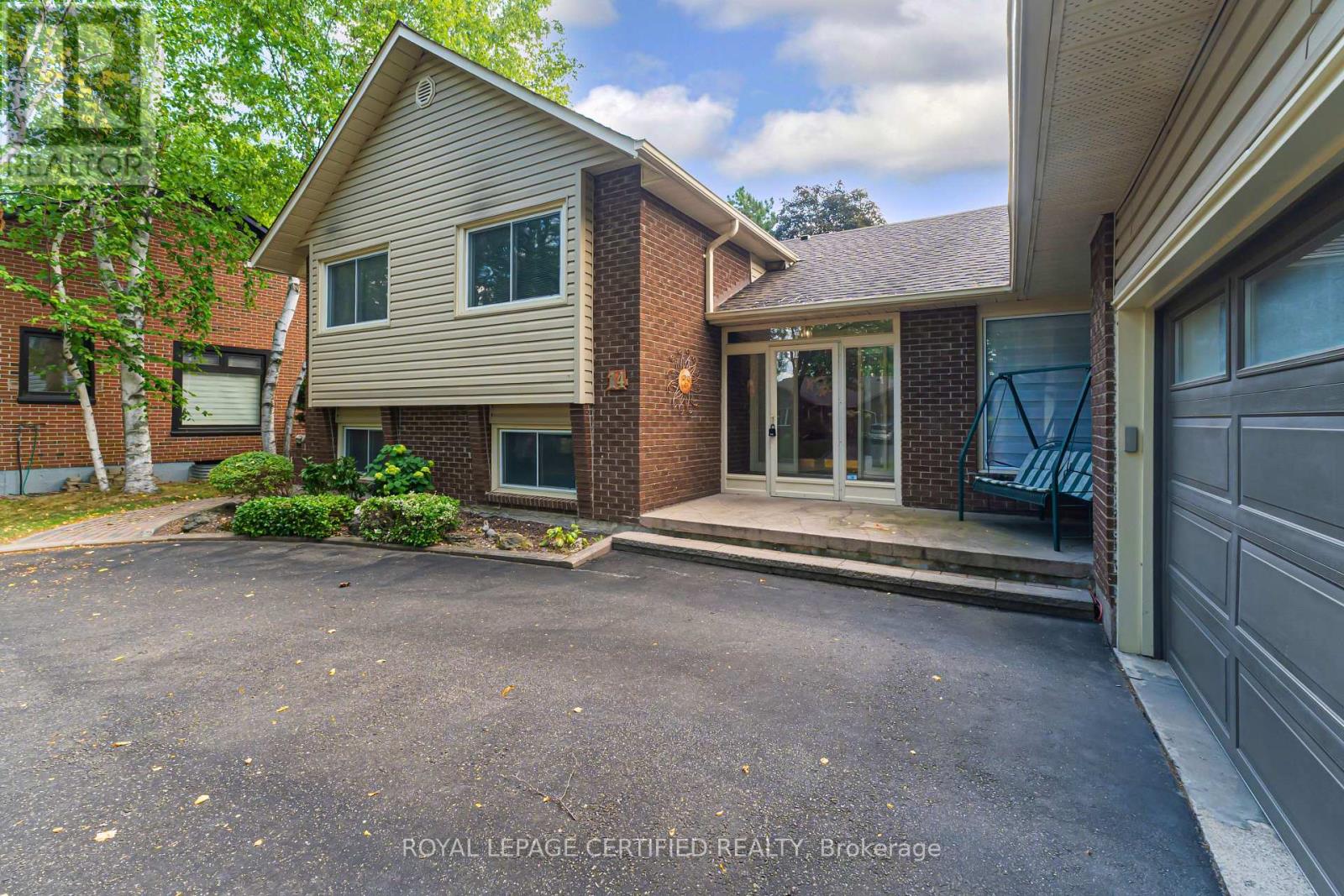 14 Broomfield Court, Brampton, Ontario  L6Z 1T5 - Photo 3 - W13698926