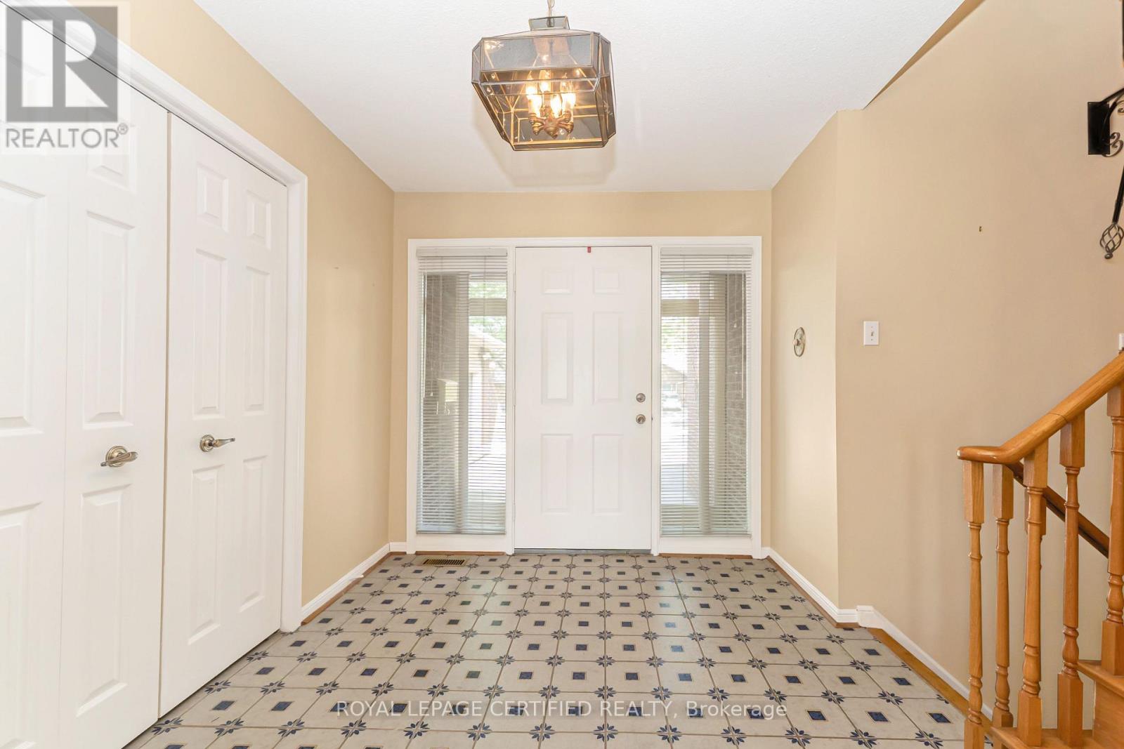 14 Broomfield Court, Brampton, Ontario  L6Z 1T5 - Photo 5 - W13698926