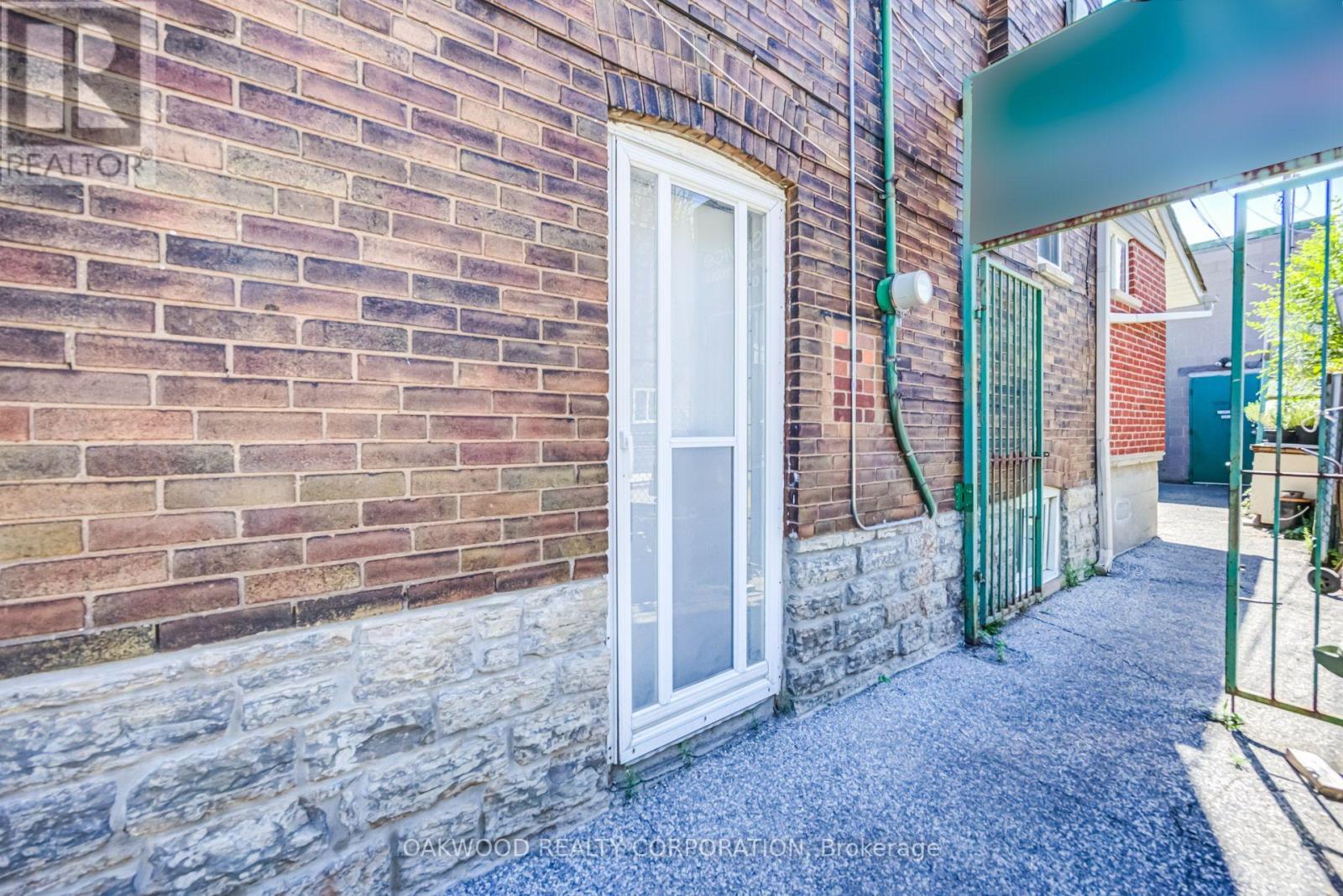 2449 St Clair Avenue W, Toronto, Ontario  M6N 1K9 - Photo 18 - W13698960