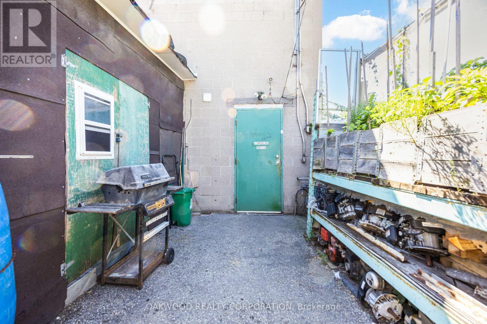 2449 St Clair Avenue W, Toronto, Ontario  M6N 1K9 - Photo 37 - W13698960