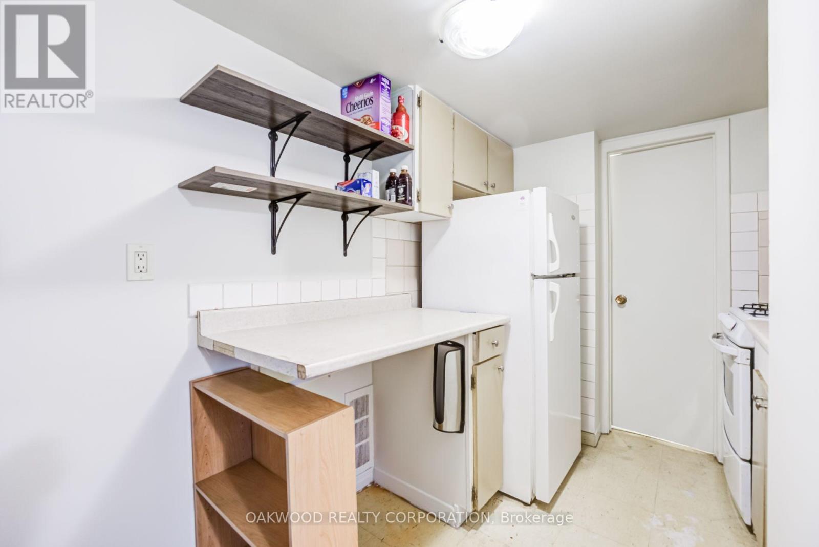 2449 St Clair Avenue W, Toronto, Ontario  M6N 1K9 - Photo 8 - W13698960