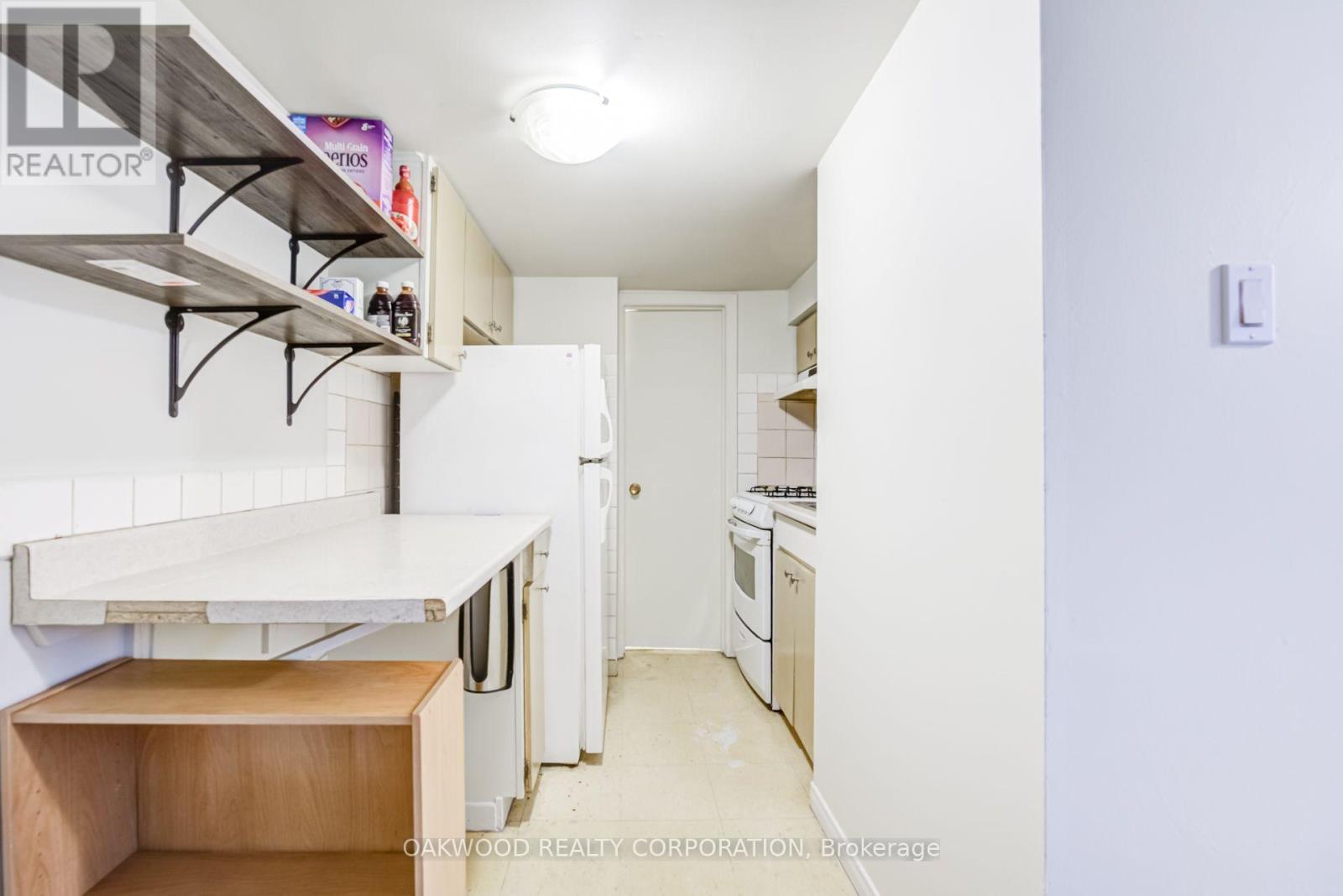 2449 St Clair Avenue W, Toronto, Ontario  M6N 1K9 - Photo 9 - W13698960
