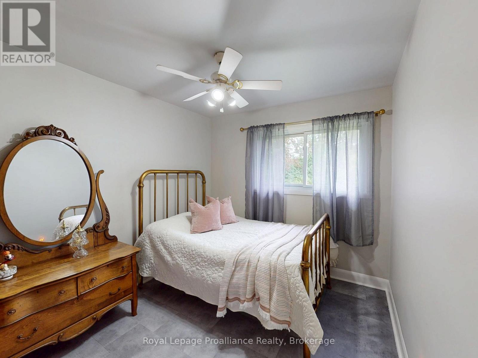 32 Glen Road, Belleville, Ontario  K8P 4G1 - Photo 16 - X13695056