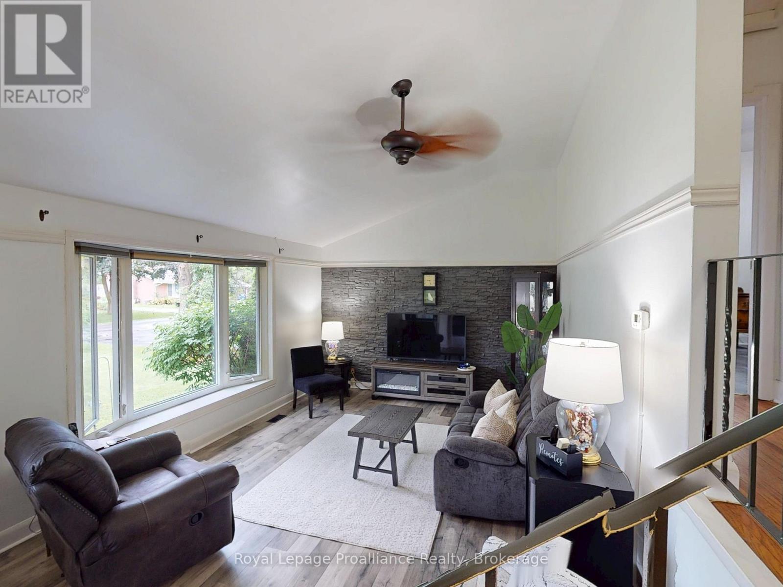 32 Glen Road, Belleville, Ontario  K8P 4G1 - Photo 6 - X13695056