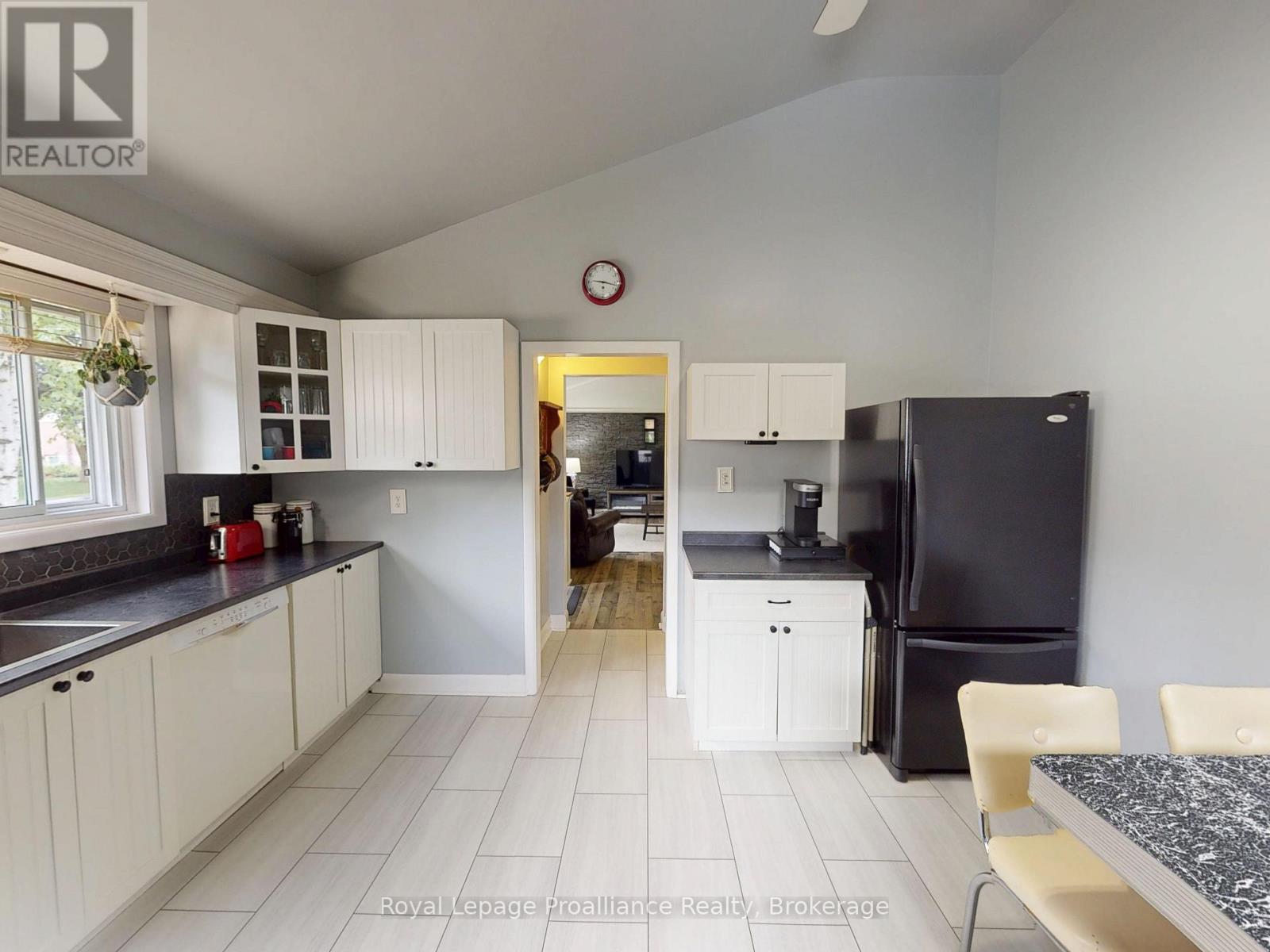 32 Glen Road, Belleville, Ontario  K8P 4G1 - Photo 8 - X13695056