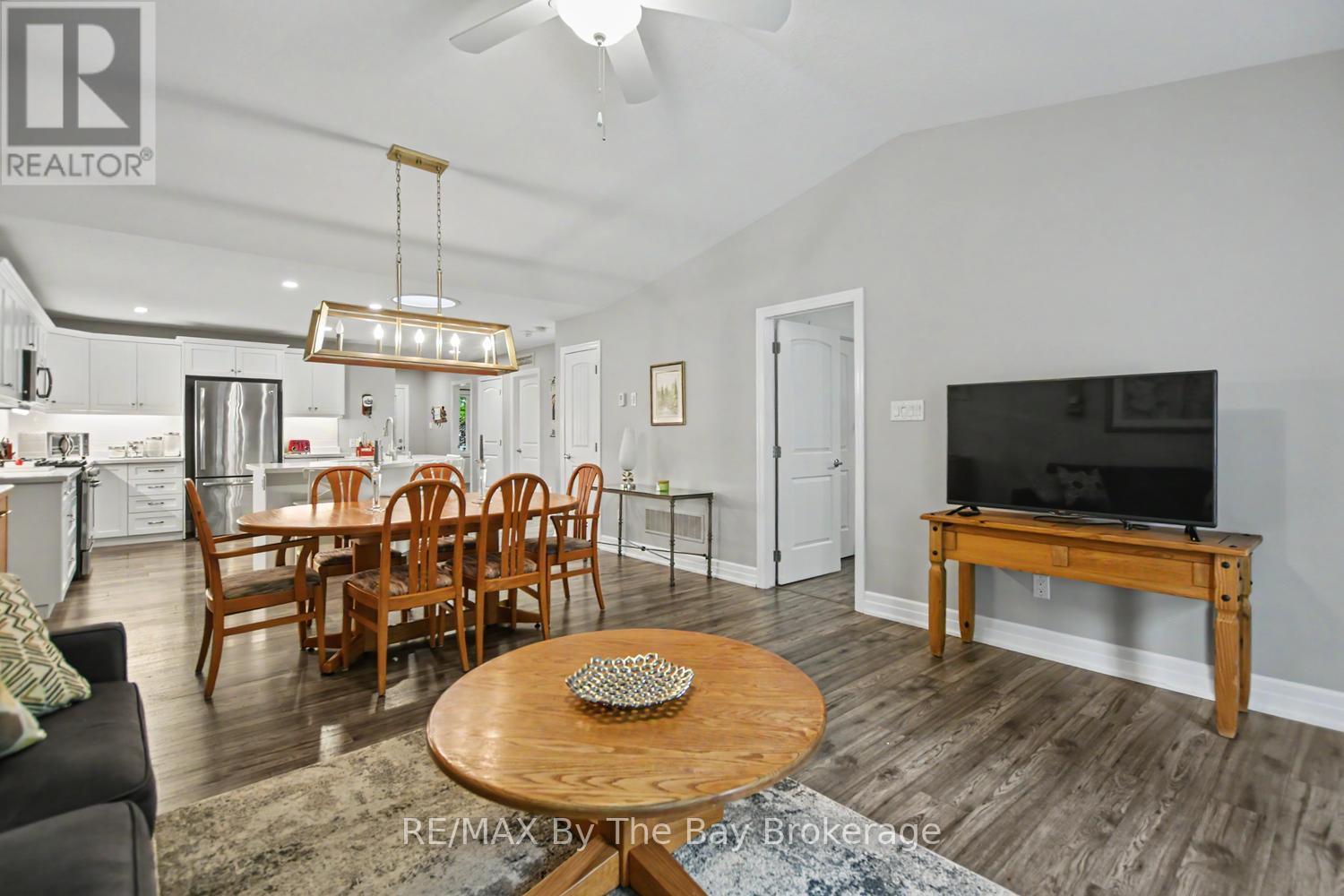 148 New York Avenue, Wasaga Beach, Ontario  L9Z 3A8 - Photo 14 - S13698982