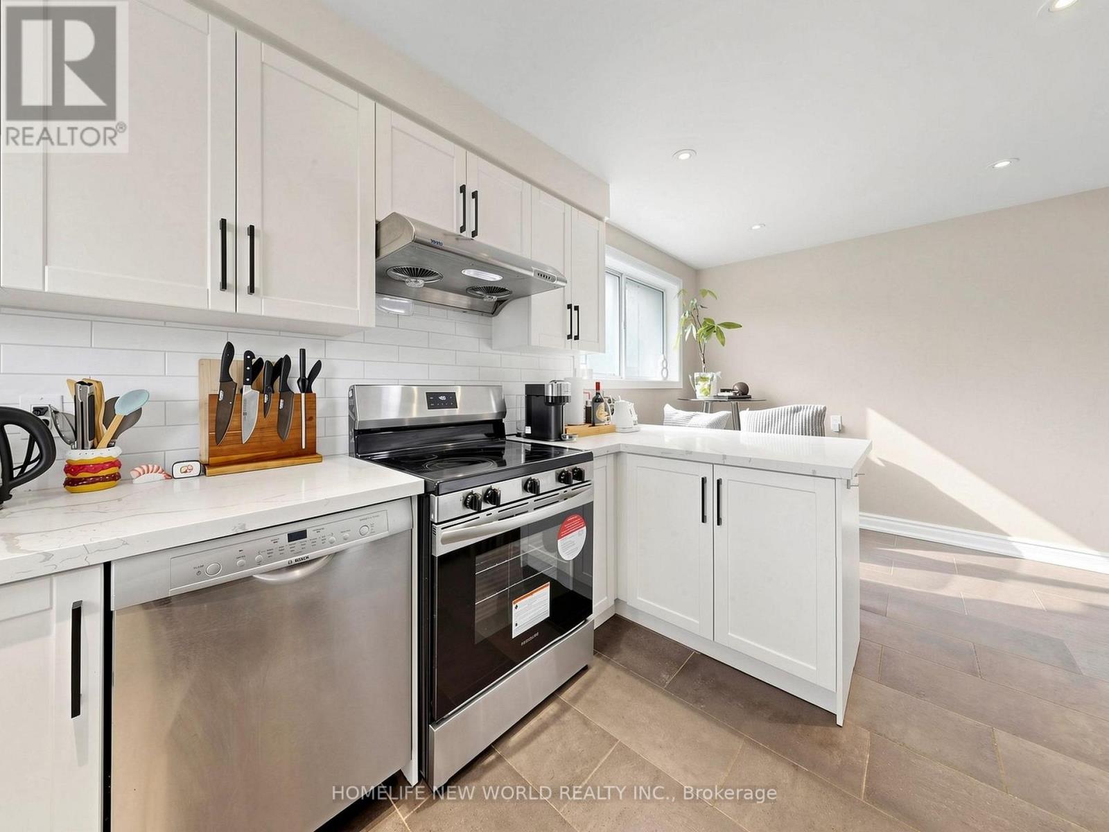 74 Child Drive, Aurora, Ontario  L4G 1Y7 - Photo 12 - N13698994