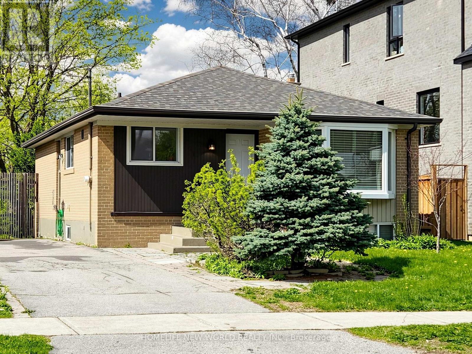 74 Child Drive, Aurora, Ontario  L4G 1Y7 - Photo 2 - N13698994