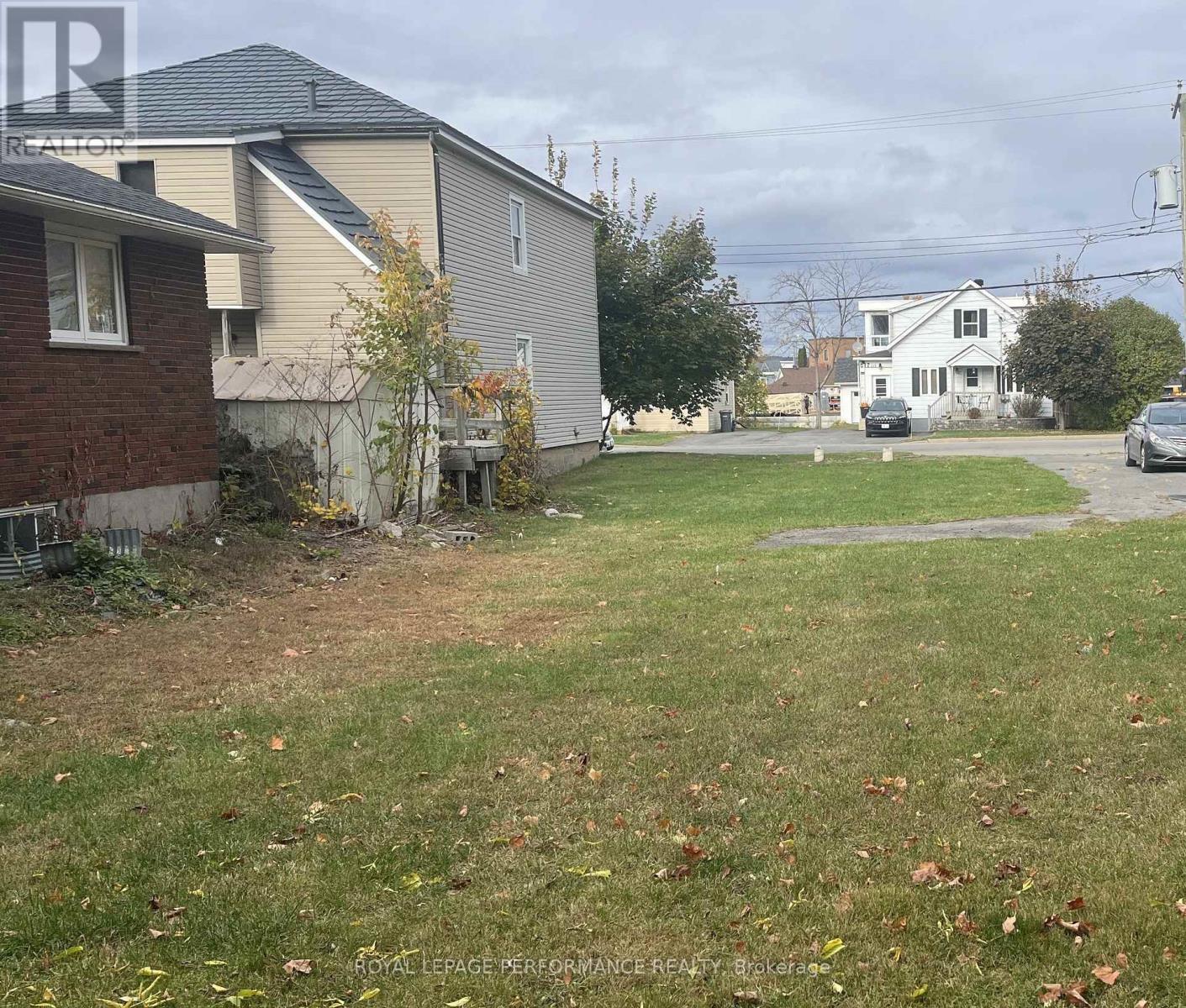 216-218 Nelson Street E, Hawkesbury, Ontario K6A 1L9 - Photo 2 - X13699004
