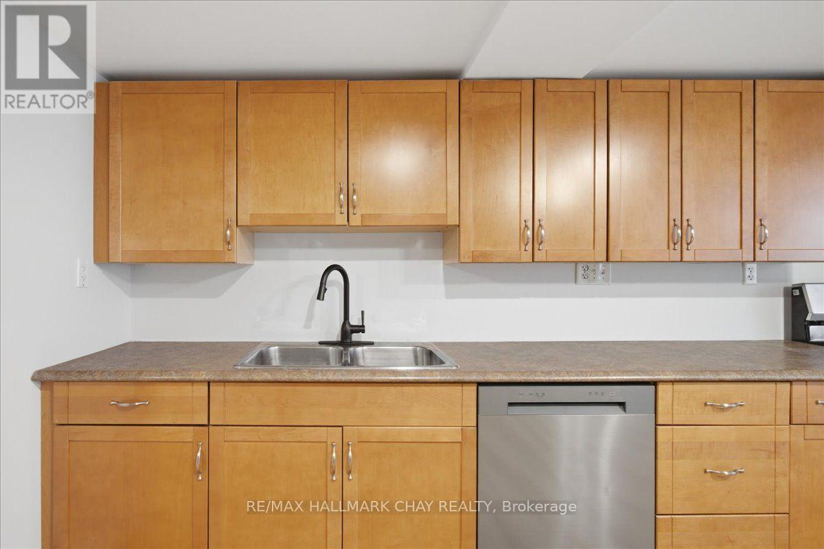 4 - 15 Parkside Drive, Barrie (Queen's Park), Ontario  L4N 1W7 - Photo 10 - S13699018
