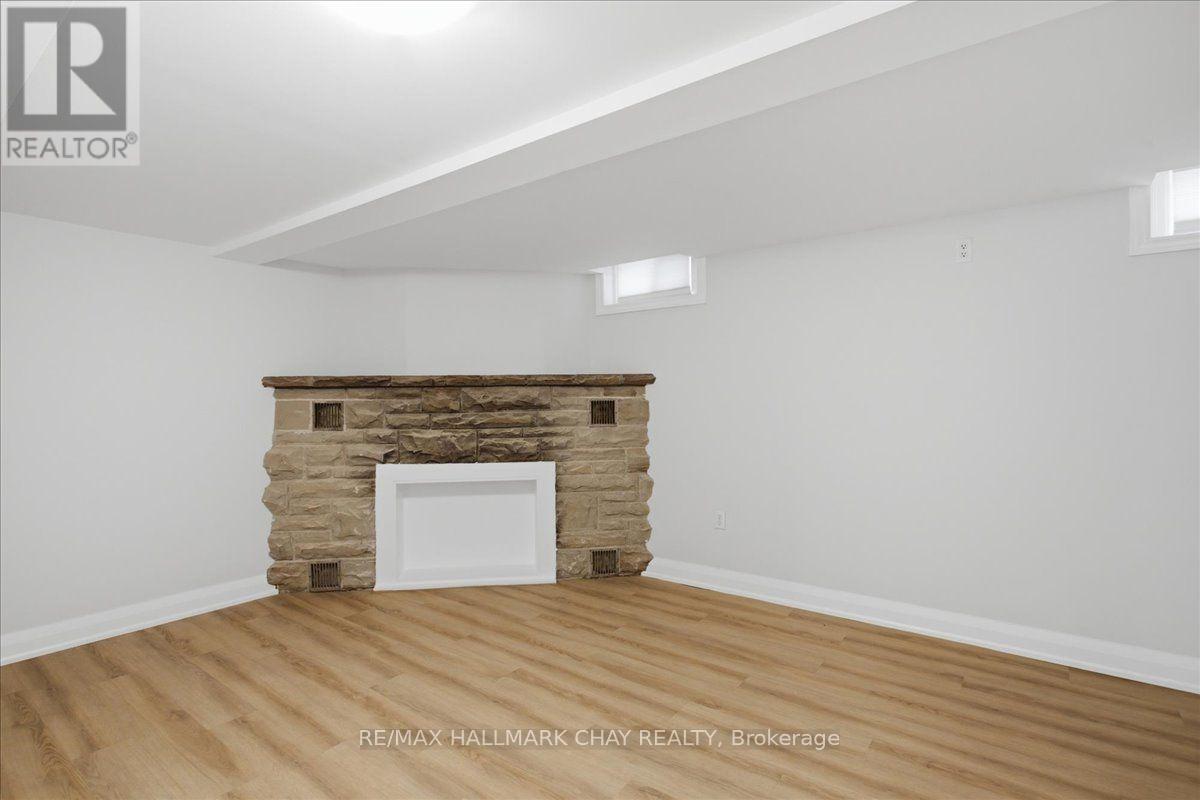 4 - 15 Parkside Drive, Barrie (Queen's Park), Ontario  L4N 1W7 - Photo 11 - S13699018