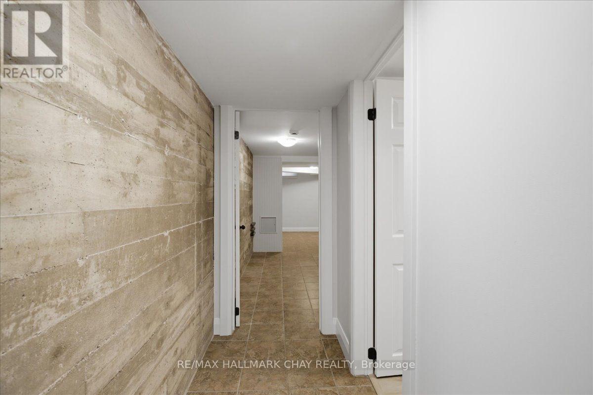 4 - 15 Parkside Drive, Barrie (Queen's Park), Ontario  L4N 1W7 - Photo 14 - S13699018