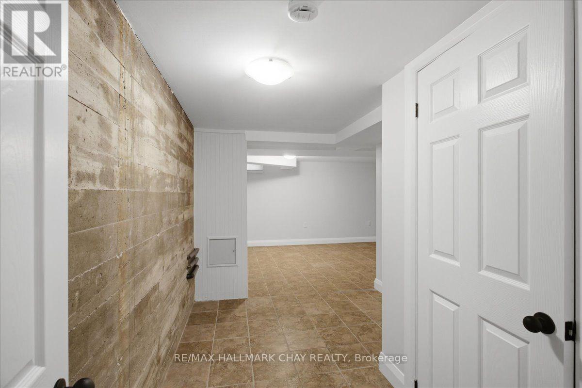 4 - 15 Parkside Drive, Barrie (Queen's Park), Ontario  L4N 1W7 - Photo 15 - S13699018