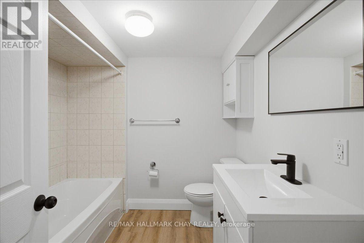 4 - 15 Parkside Drive, Barrie (Queen's Park), Ontario  L4N 1W7 - Photo 23 - S13699018