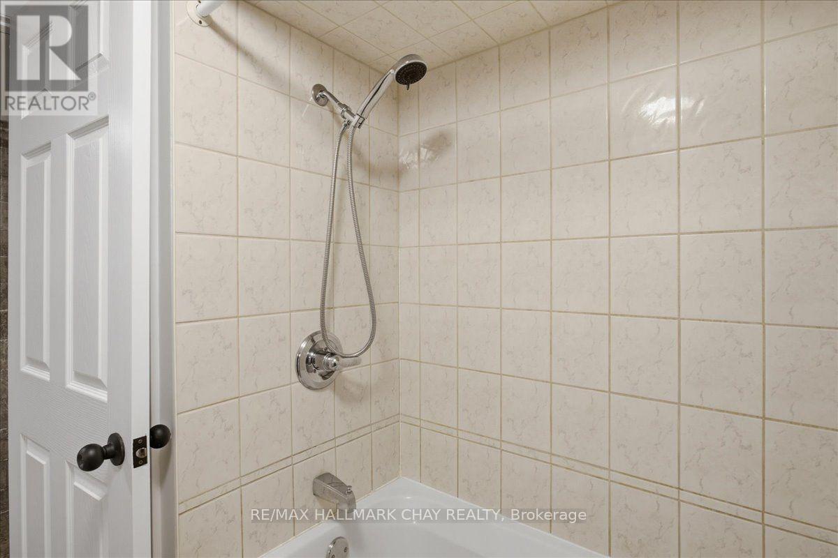 4 - 15 Parkside Drive, Barrie (Queen's Park), Ontario  L4N 1W7 - Photo 24 - S13699018