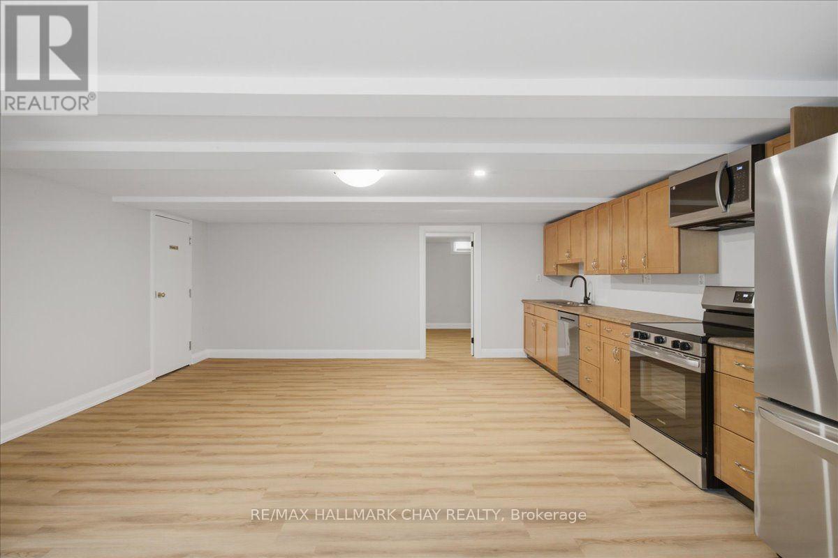 4 - 15 Parkside Drive, Barrie (Queen's Park), Ontario  L4N 1W7 - Photo 6 - S13699018