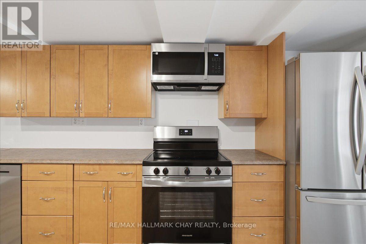4 - 15 Parkside Drive, Barrie (Queen's Park), Ontario  L4N 1W7 - Photo 9 - S13699018