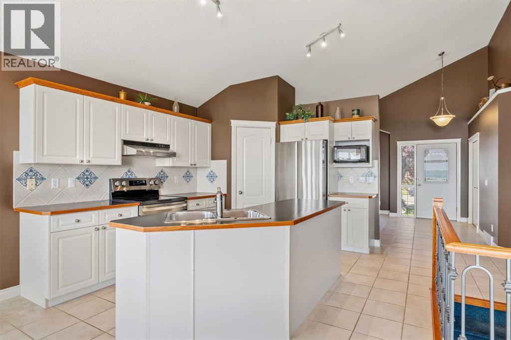 215 Rocky Ridge Drive NW, Calgary, Alberta  T3G 4M1 - Photo 7 - A2338299