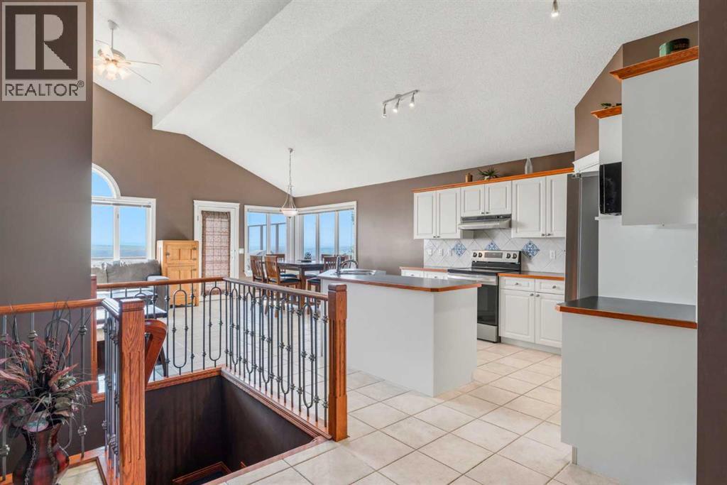 215 Rocky Ridge Drive NW, Calgary, Alberta  T3G 4M1 - Photo 4 - A2338299