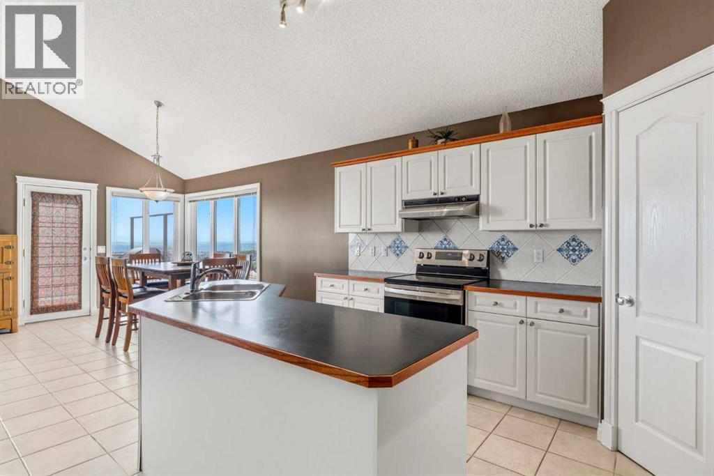 215 Rocky Ridge Drive NW, Calgary, Alberta  T3G 4M1 - Photo 6 - A2338299