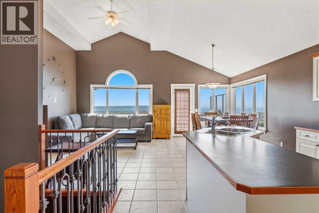 215 Rocky Ridge Drive NW, Calgary, Alberta  T3G 4M1 - Photo 5 - A2338299