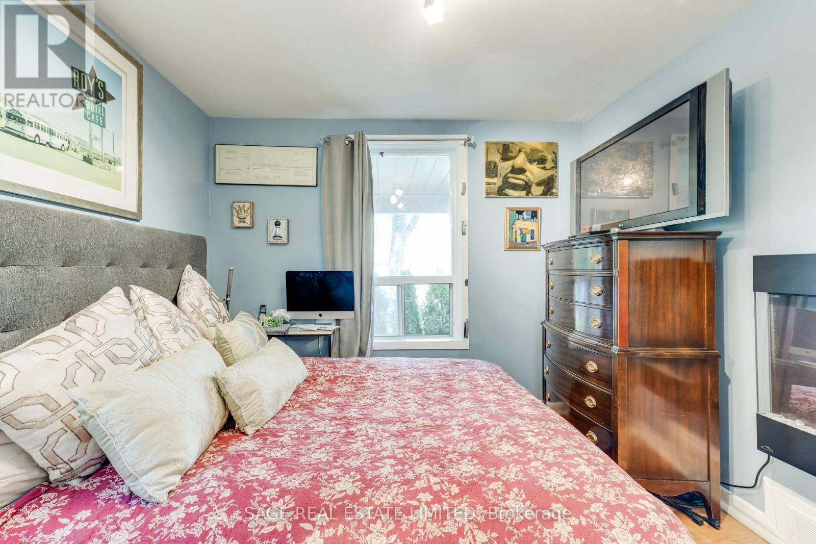 241 Langley Avenue, Toronto, Ontario  M4K 1C1 - Photo 12 - E13690344