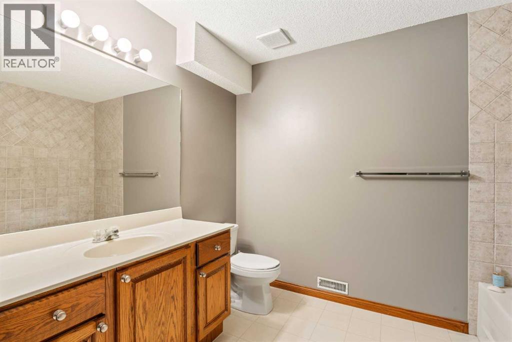 215 Rocky Ridge Drive NW, Calgary, Alberta  T3G 4M1 - Photo 28 - A2338299