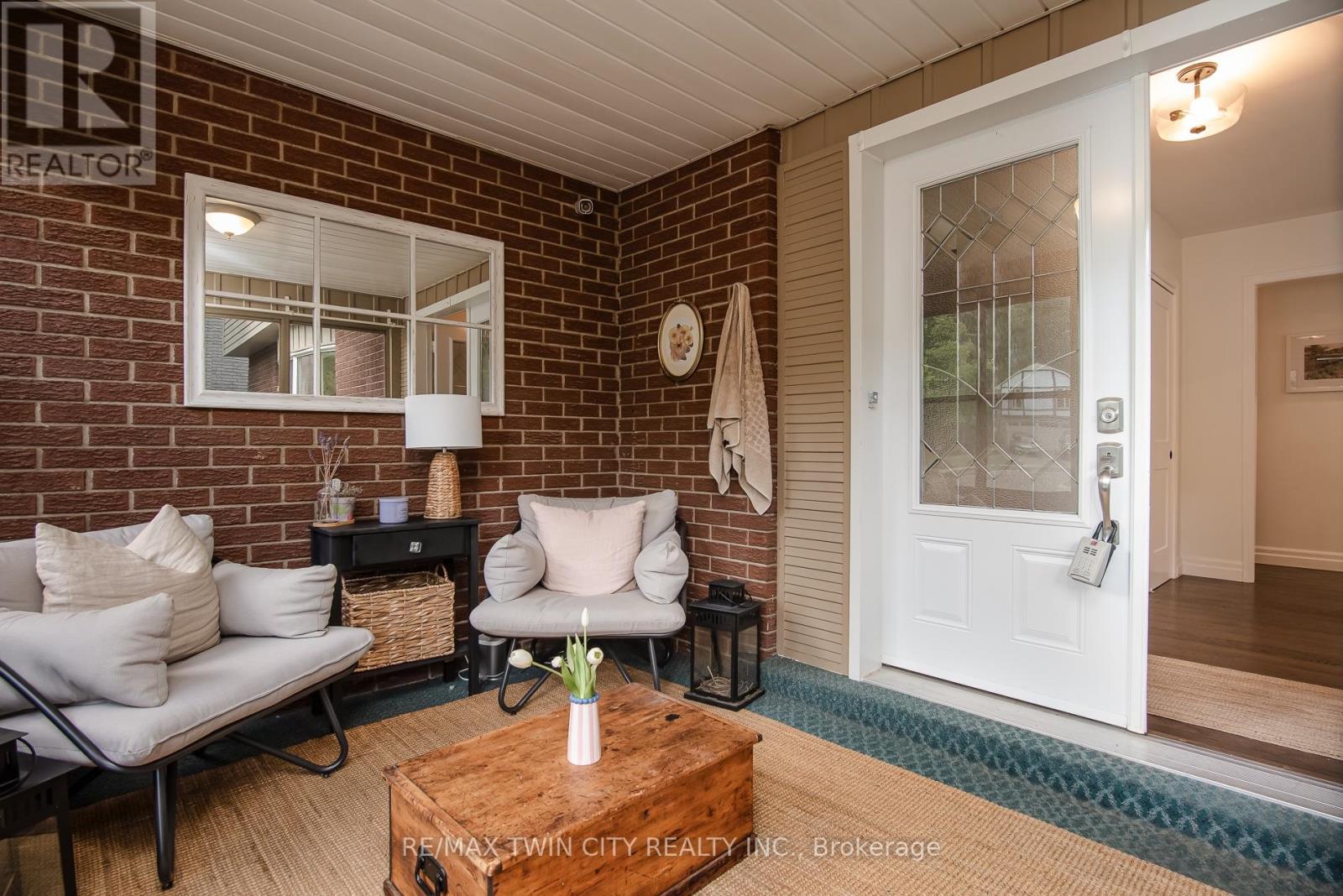 51 Murrayhill Court, Kitchener, Ontario  N2E 1N8 - Photo 4 - X13699026
