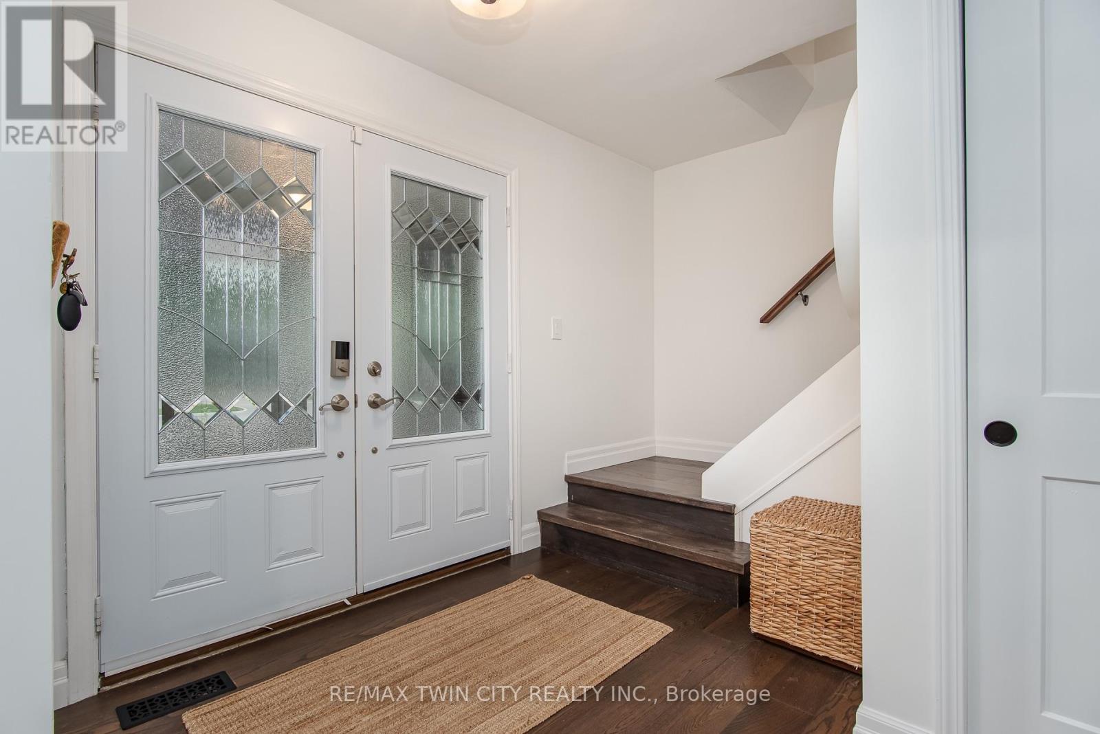 51 Murrayhill Court, Kitchener, Ontario  N2E 1N8 - Photo 6 - X13699026