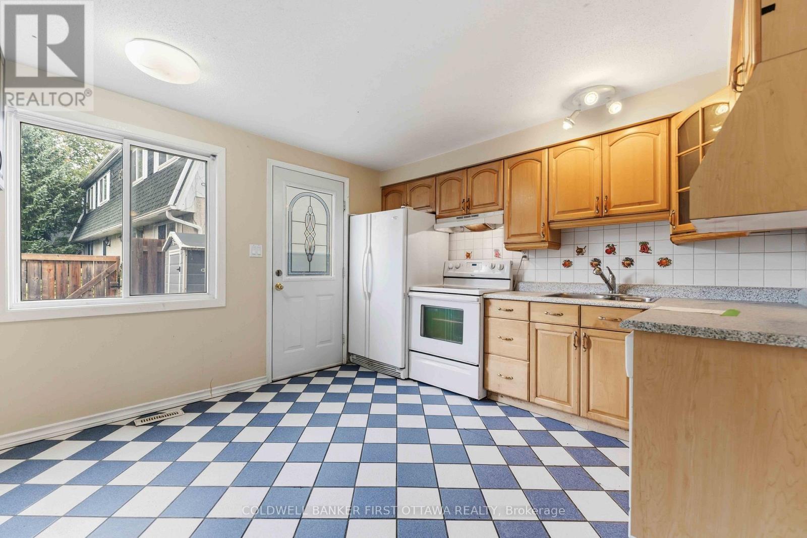 A - 1532 Beaverpond Drive, Ottawa, Ontario  K1B 3R9 - Photo 10 - X13699046