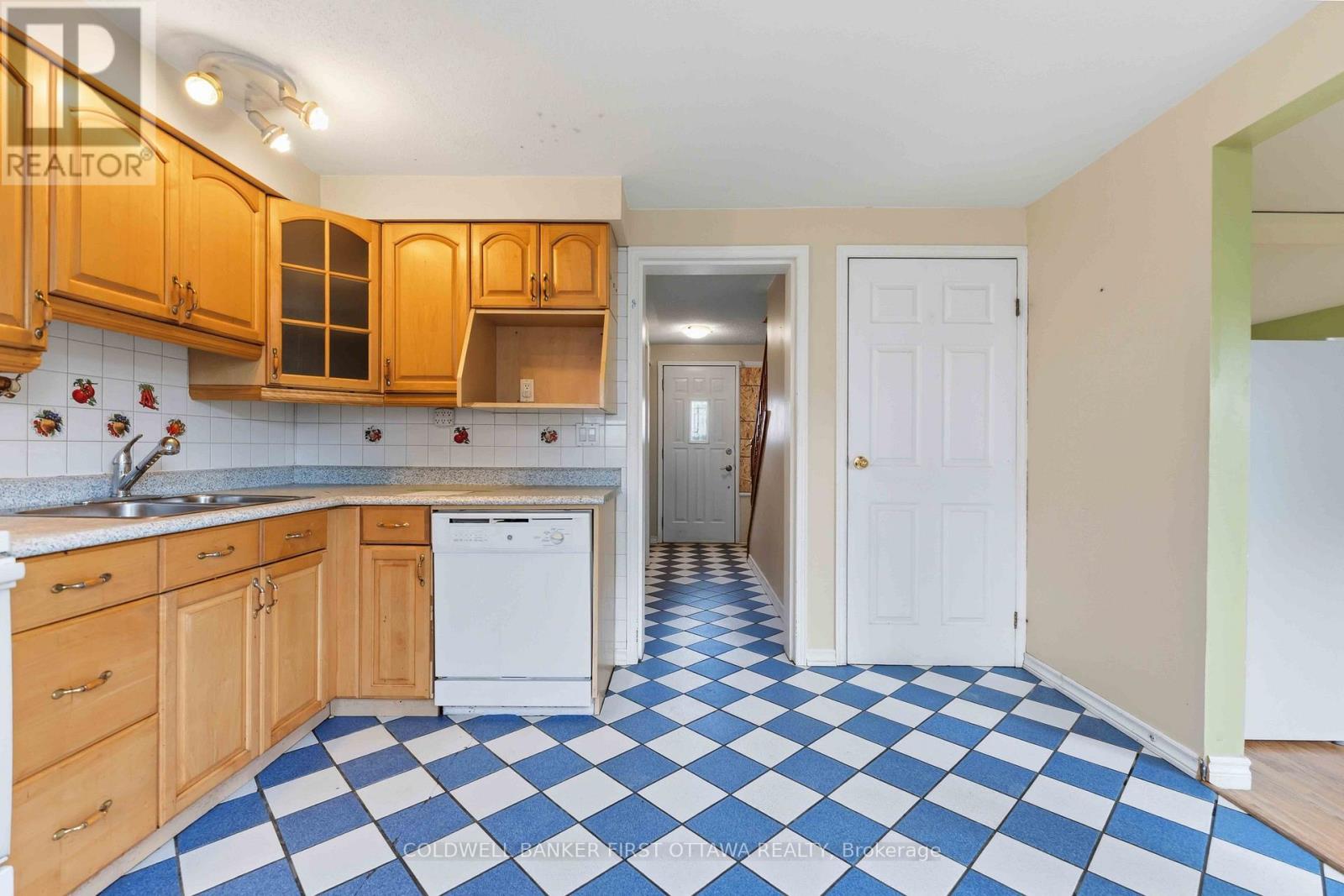 A - 1532 Beaverpond Drive, Ottawa, Ontario  K1B 3R9 - Photo 11 - X13699046