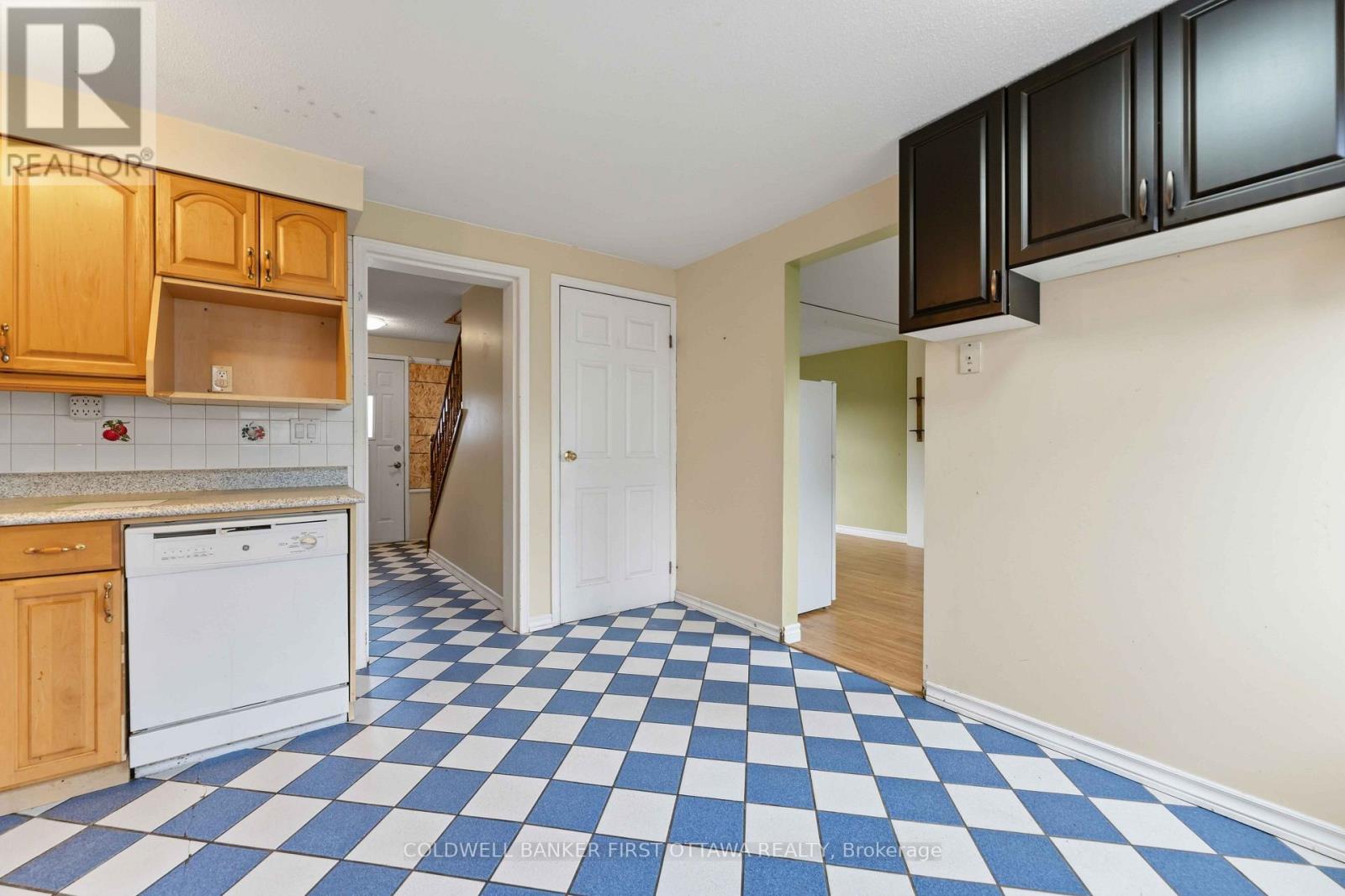 A - 1532 Beaverpond Drive, Ottawa, Ontario  K1B 3R9 - Photo 12 - X13699046