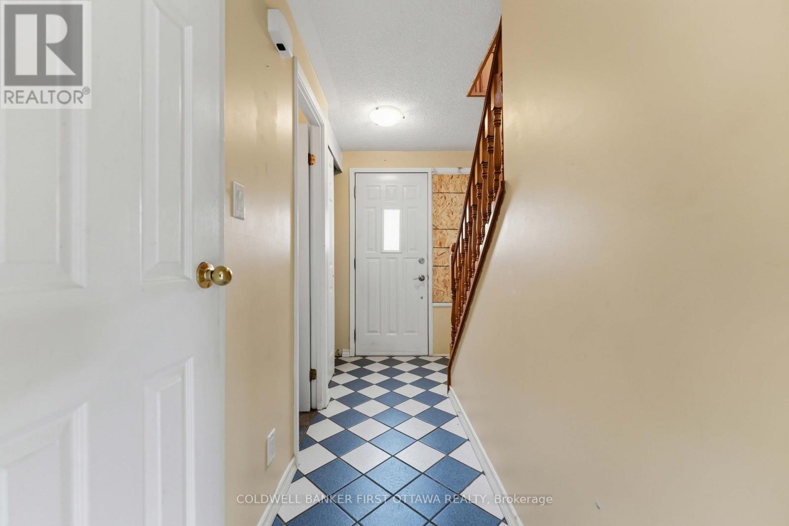 A - 1532 Beaverpond Drive, Ottawa, Ontario  K1B 3R9 - Photo 3 - X13699046