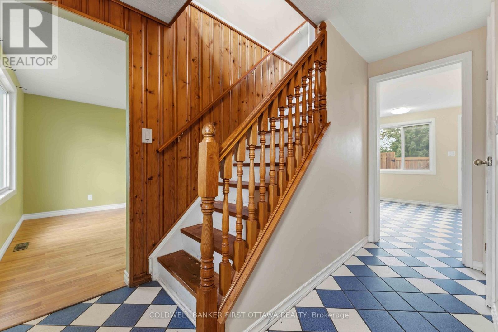 A - 1532 Beaverpond Drive, Ottawa, Ontario  K1B 3R9 - Photo 4 - X13699046