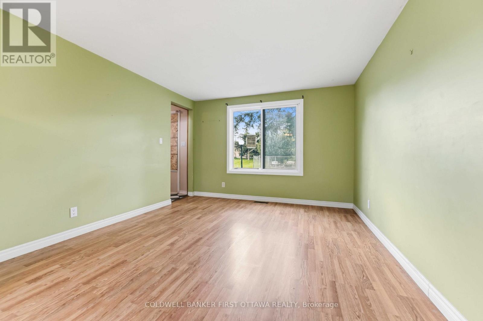A - 1532 Beaverpond Drive, Ottawa, Ontario  K1B 3R9 - Photo 7 - X13699046
