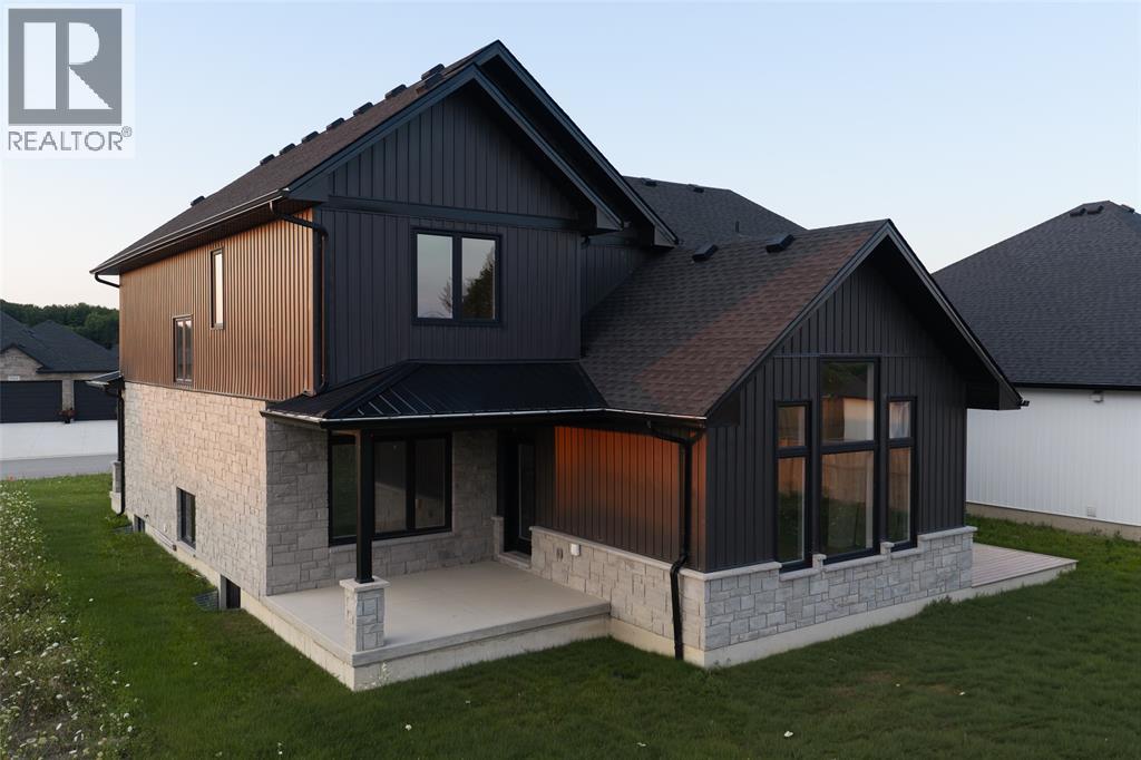3527 PAUL CRESCENT Plympton-Wyoming Ontario Canada N0N1E0 4