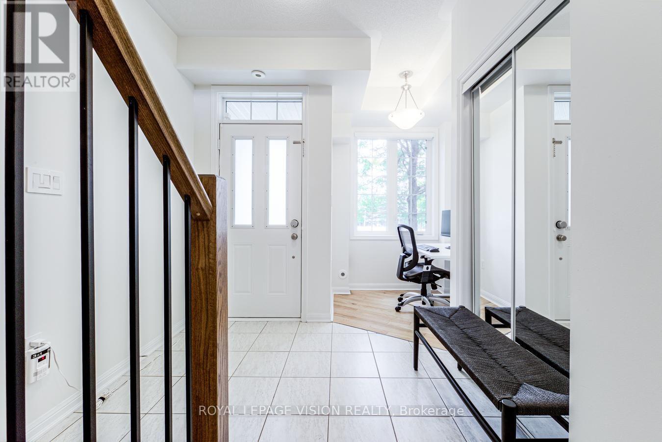 40 - 2614 Dashwood Drive, Oakville, Ontario  L6M 0K5 - Photo 2 - W13699054