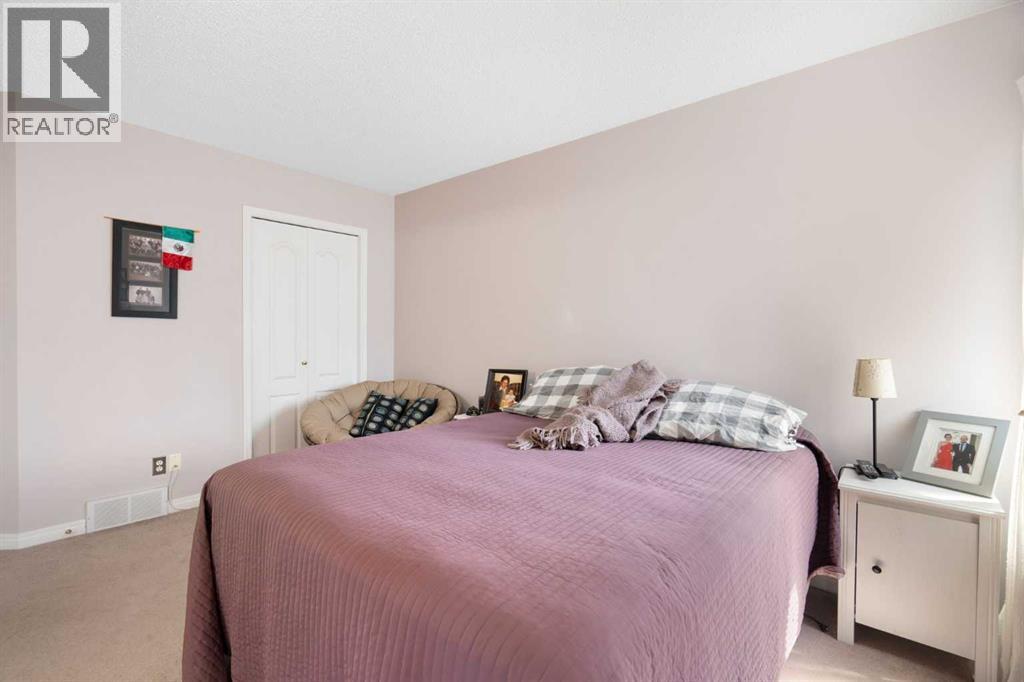 25 Prestwick Park SE, Calgary, Alberta  T2Z 3V3 - Photo 15 - A2326356