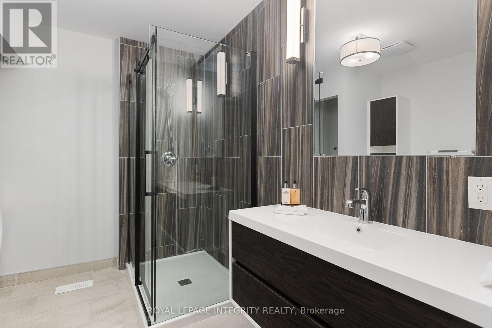 240 Blackburn Avenue, Ottawa, Ontario  K1N 8A8 - Photo 38 - X13699172