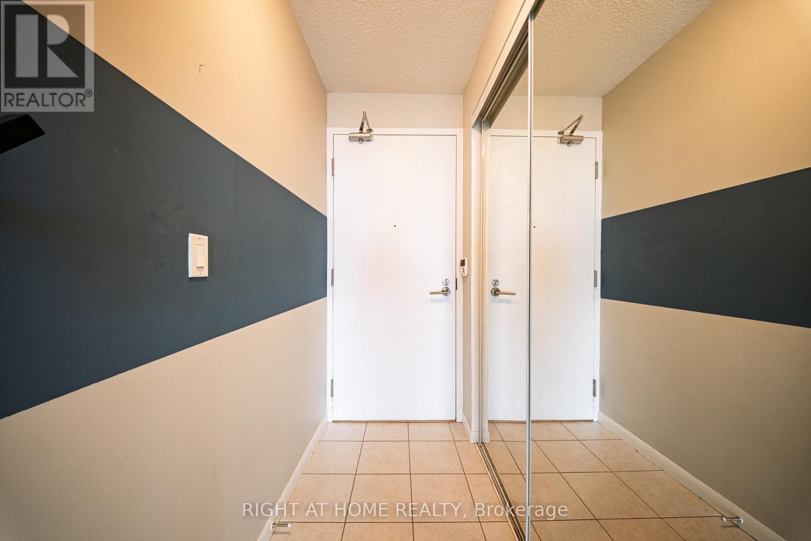 1206 - 215 Fort York Boulevard, Toronto, Ontario M5V 4A2 - Photo 4 - C13699098
