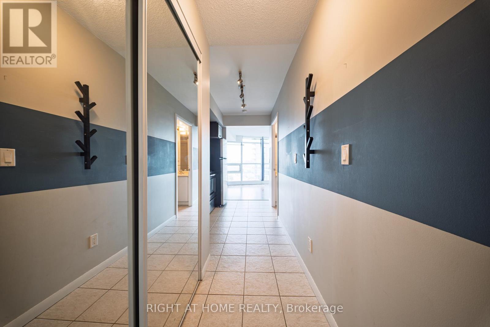 1206 - 215 Fort York Boulevard, Toronto, Ontario M5V 4A2 - Photo 5 - C13699098