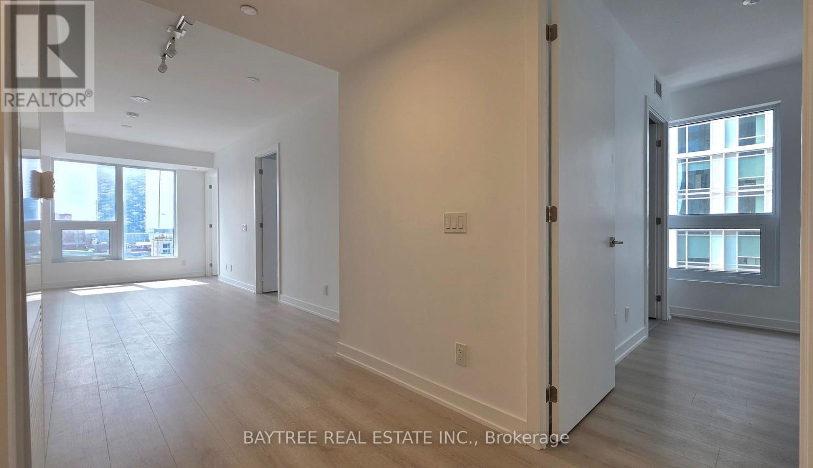 1611 - 100 QUEEN STREET E