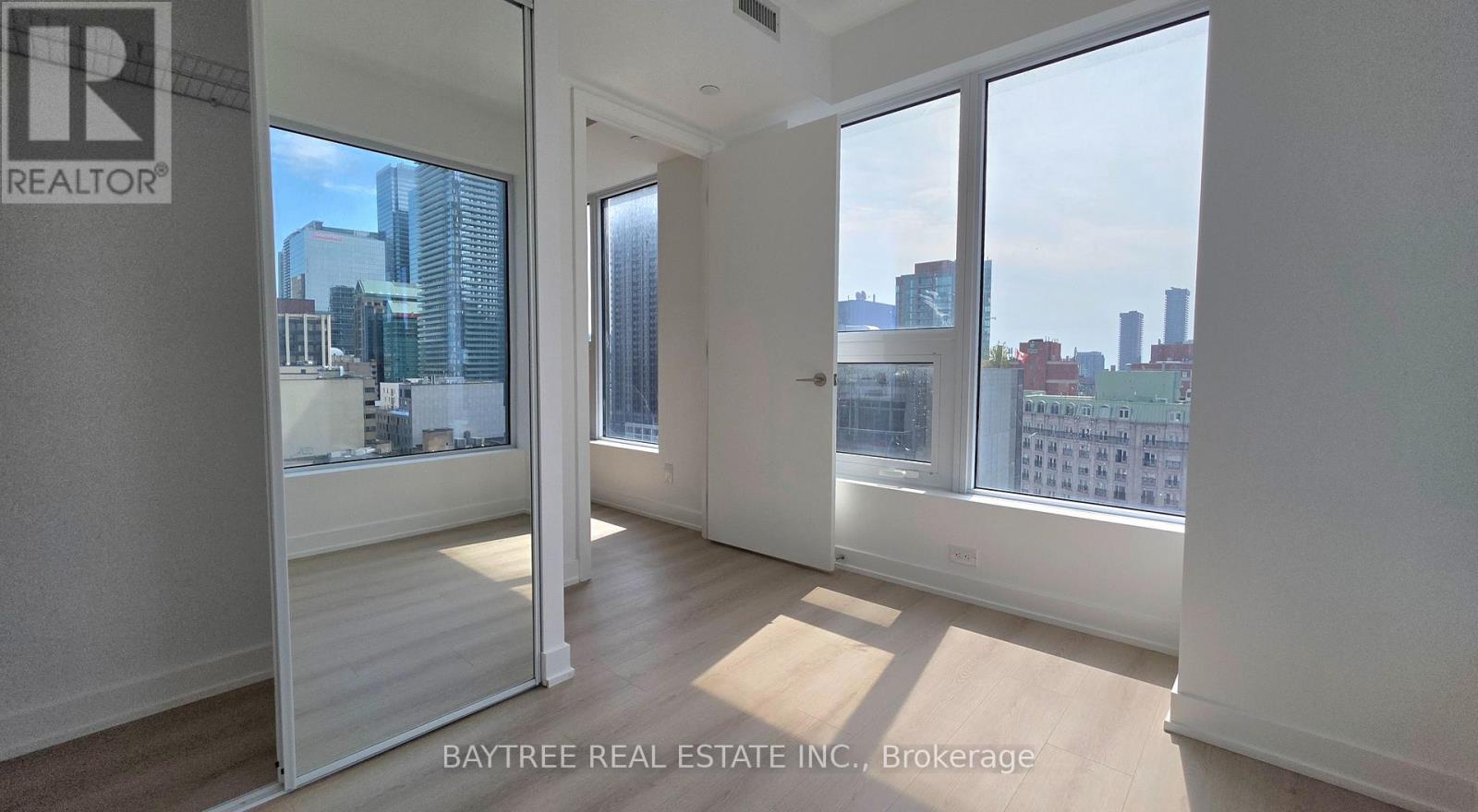 1611 - 100 Queen Street E, Toronto, Ontario  M5C 0B5 - Photo 4 - C13699120