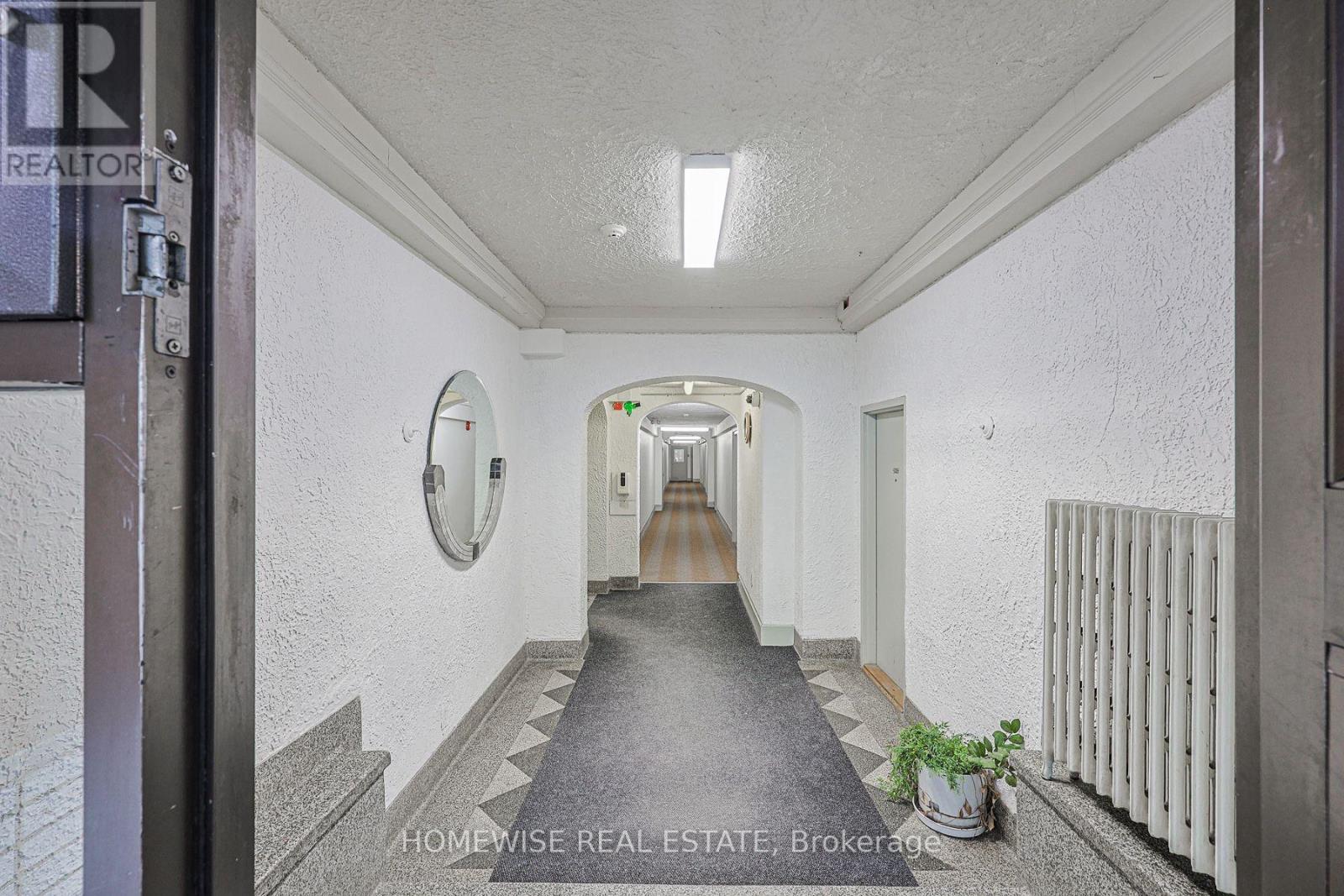 204 - 33 Maitland Street, Toronto, Ontario M4Y 1C8 - Photo 2 - C13699148