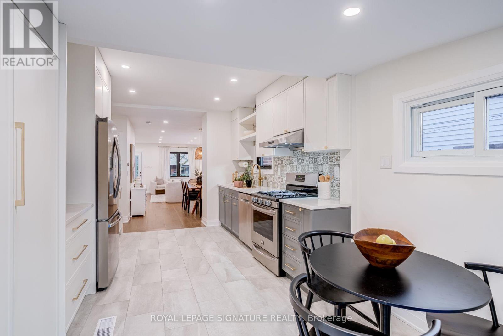 222 Queensdale Avenue, Toronto, Ontario M4C 2B2 - Photo 15 - E13699170