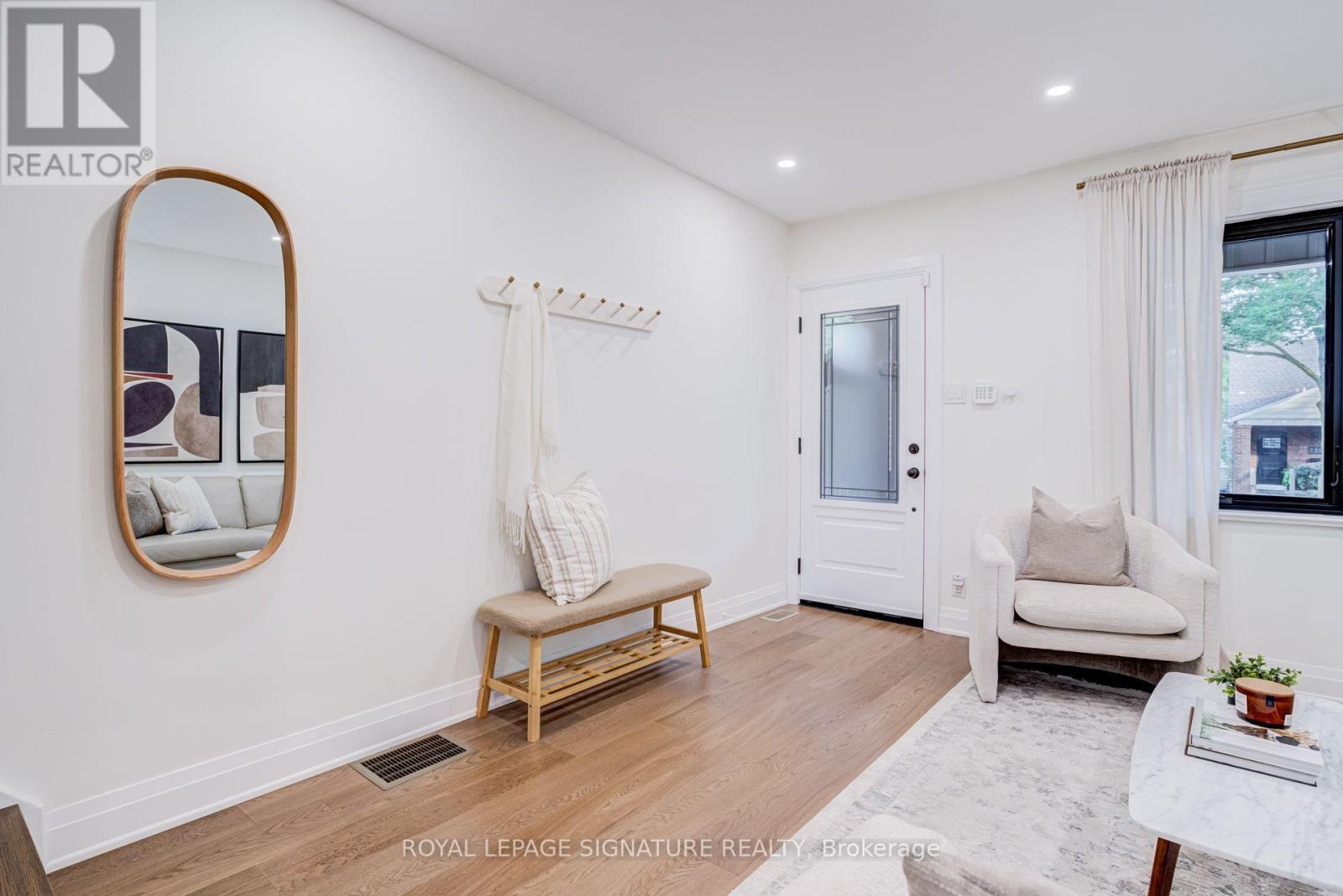 222 Queensdale Avenue, Toronto, Ontario M4C 2B2 - Photo 3 - E13699170