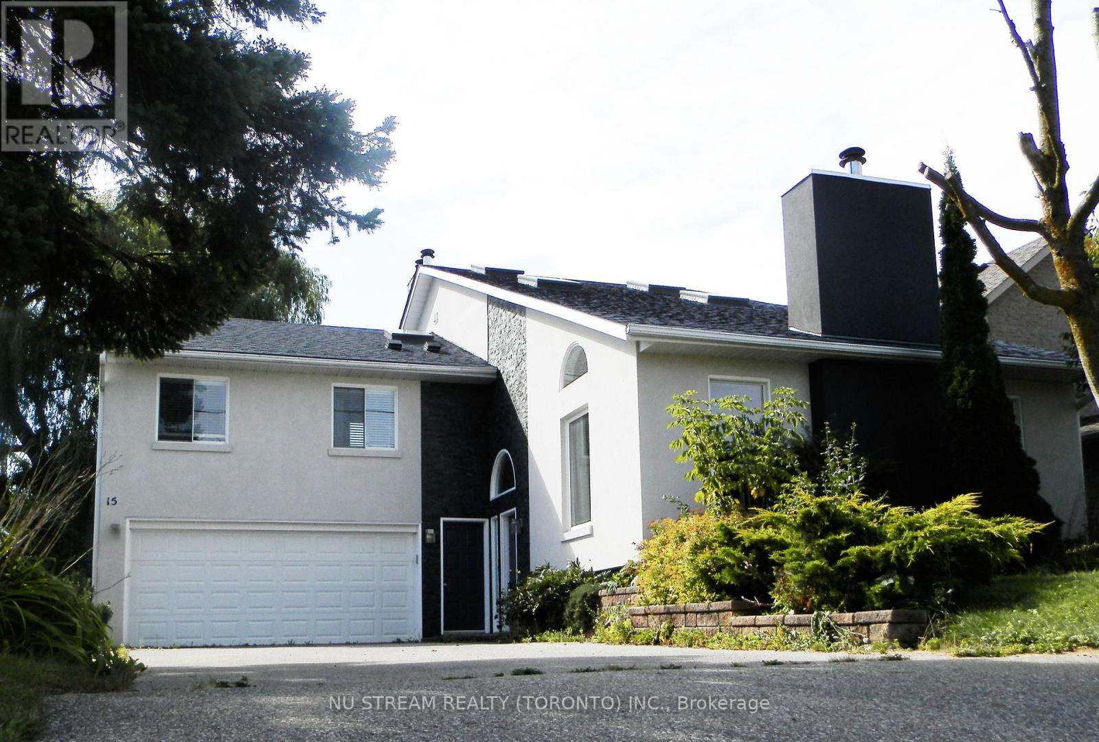 15 BOND CRESCENT, Richmond Hill, Ontario