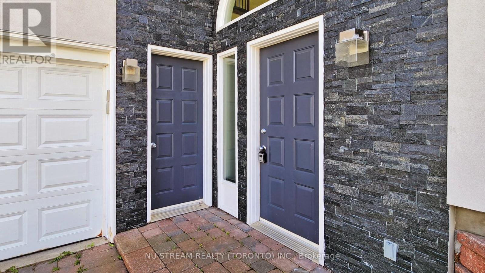 15 Bond Crescent, Richmond Hill, Ontario L4E 3K2 - Photo 2 - N13699122